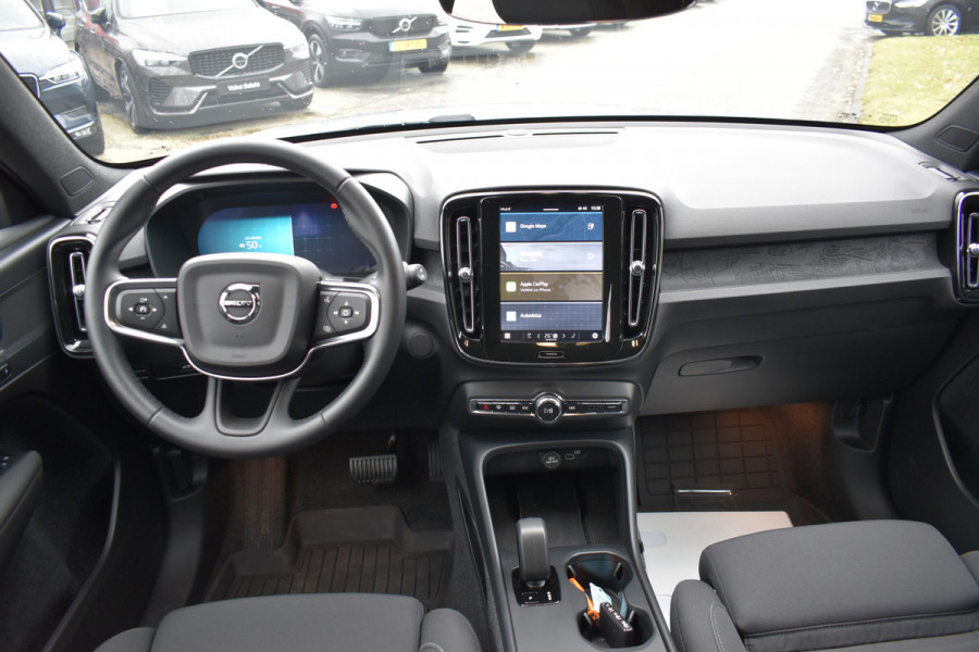 Volvo EX40 Extended Range 252PK Plus 82 kWh | Trekhaak | Elektr. Stoel | Camera | Stuurverwarming | ACC