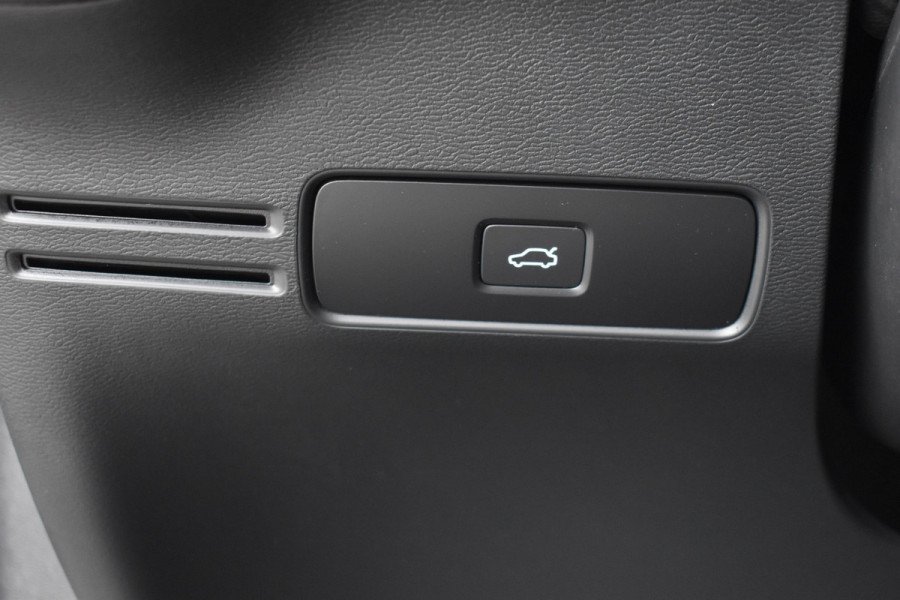 Volvo EX40 Extended Range 252PK Plus 82 kWh | Trekhaak | Elektr. Stoel | Camera | Stuurverwarming | ACC