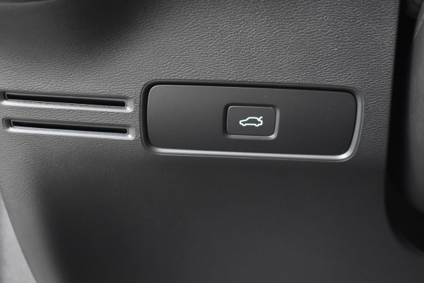 Volvo EX40 Extended Range 252PK Plus 82 kWh | Trekhaak | Elektr. Stoel | Camera | Stuurverwarming | ACC