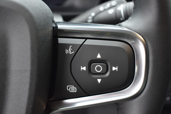 Volvo EX40 Extended Range 252PK Plus 82 kWh | Trekhaak | Elektr. Stoel | Camera | Stuurverwarming | ACC