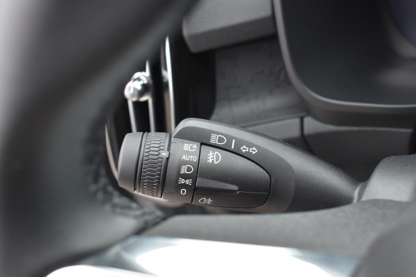 Volvo EX40 Extended Range 252PK Plus 82 kWh | Trekhaak | Elektr. Stoel | Camera | Stuurverwarming | ACC