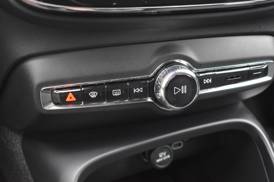 Volvo EX40 Extended Range 252PK Plus 82 kWh | Trekhaak | Elektr. Stoel | Camera | Stuurverwarming | ACC