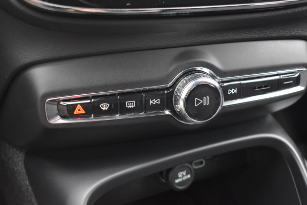 Volvo EX40 Extended Range 252PK Plus 82 kWh | Trekhaak | Elektr. Stoel | Camera | Stuurverwarming | ACC