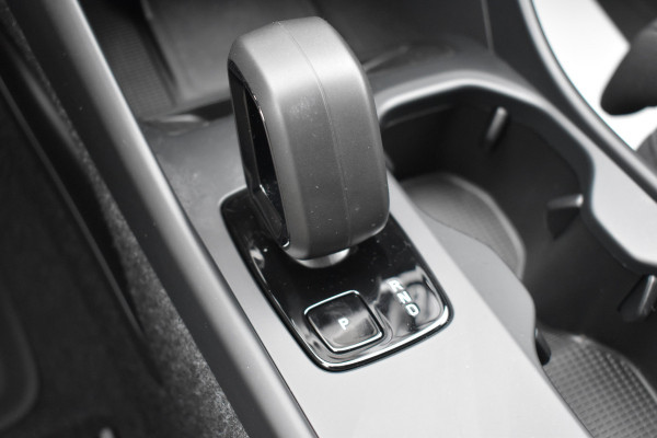 Volvo EX40 Extended Range 252PK Plus 82 kWh | Trekhaak | Elektr. Stoel | Camera | Stuurverwarming | ACC