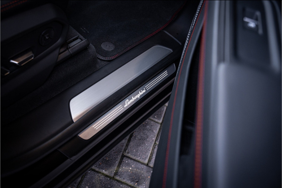 Lamborghini Urus 4.0 V8 Performante - Original Color l Akrapovic l Carbon Pack