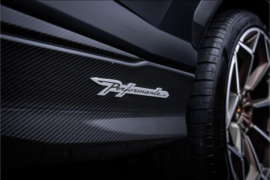 Lamborghini Urus 4.0 V8 Performante - Original Color l Akrapovic l Carbon Pack
