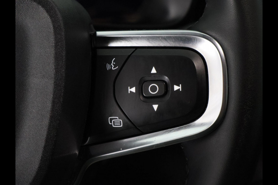 Volvo XC40 Recharge Core SOH 92% | Apple Carplay & AndroidAUTO | Dwarsstangen | Elektrische kofferklep | Camera |