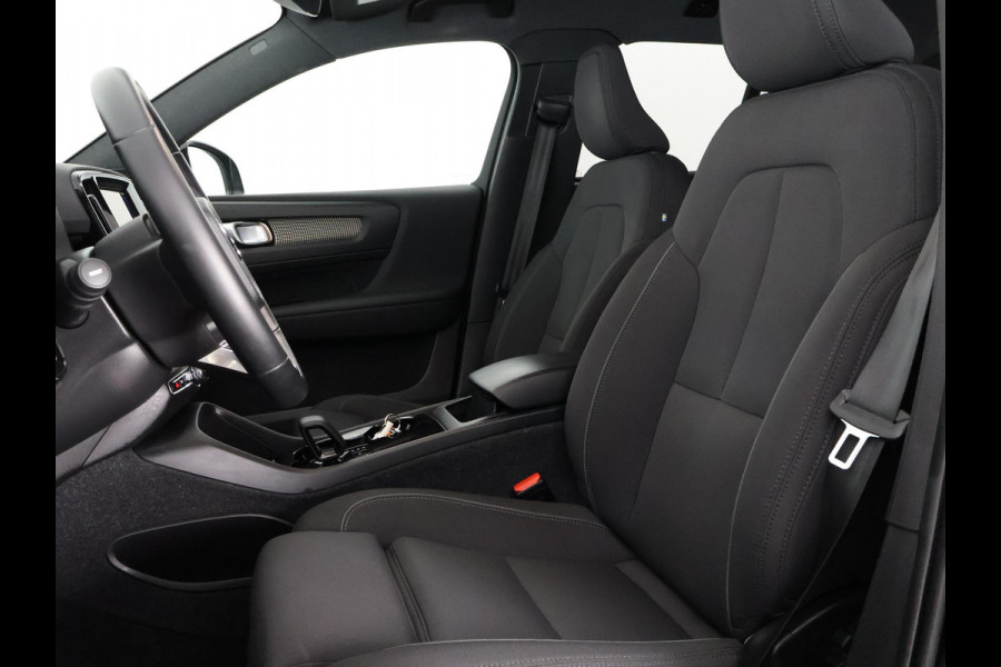 Volvo XC40 Recharge Core SOH 92% | Apple Carplay & AndroidAUTO | Dwarsstangen | Elektrische kofferklep | Camera |