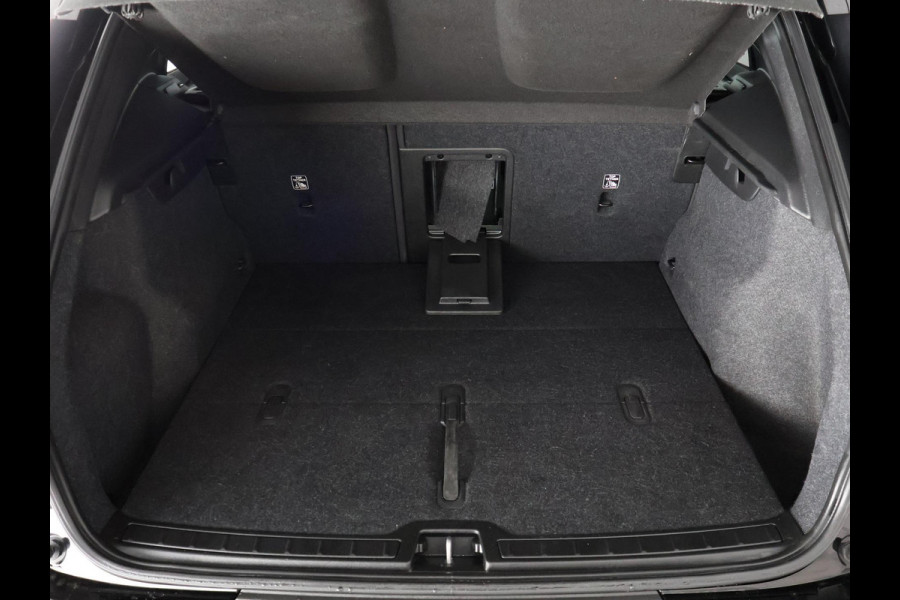 Volvo XC40 Recharge Core SOH 92% | Apple Carplay & AndroidAUTO | Dwarsstangen | Elektrische kofferklep | Camera |