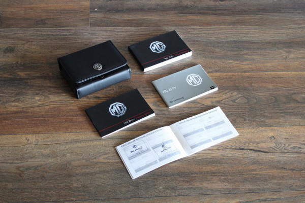 MG Mg Zs EV Luxury 45kWh AllSeason Panodak Leder !!NIEUWBINNEN!!