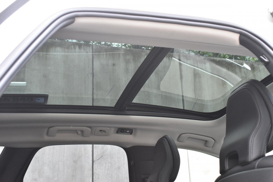 Volvo XC60 T8 390PK Automaat Recharge AWD Inscription / Intellisafe / Panoramadak / head-up display / Camera achter / Donker glas achter