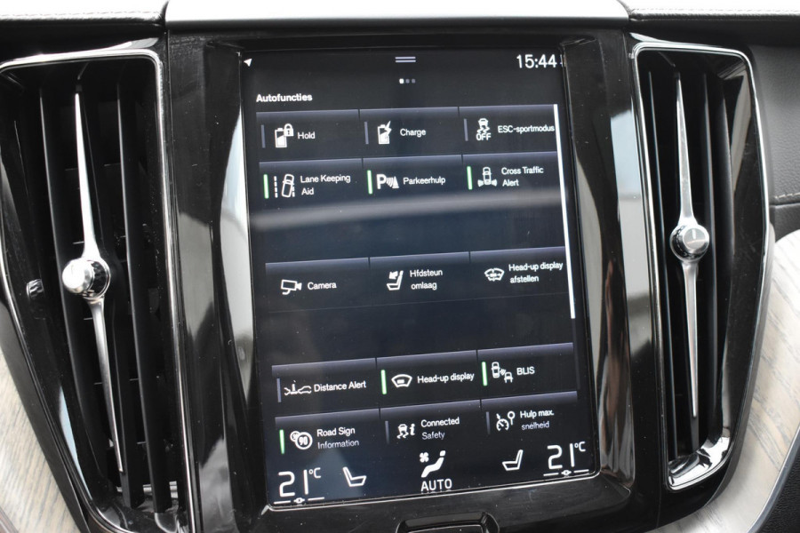 Volvo XC60 T8 390PK Automaat Recharge AWD Inscription / Intellisafe / Panoramadak / head-up display / Camera achter / Donker glas achter