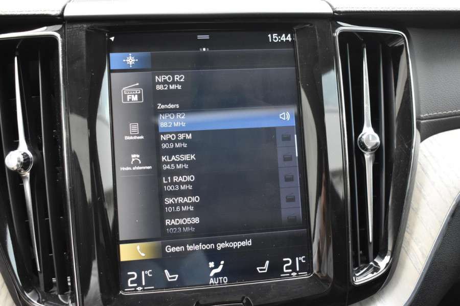 Volvo XC60 T8 390PK Automaat Recharge AWD Inscription / Intellisafe / Panoramadak / head-up display / Camera achter / Donker glas achter