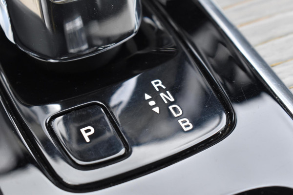 Volvo XC60 T8 390PK Automaat Recharge AWD Inscription / Intellisafe / Panoramadak / head-up display / Camera achter / Donker glas achter