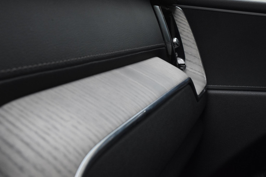 Volvo XC60 T8 390PK Automaat Recharge AWD Inscription / Intellisafe / Panoramadak / head-up display / Camera achter / Donker glas achter