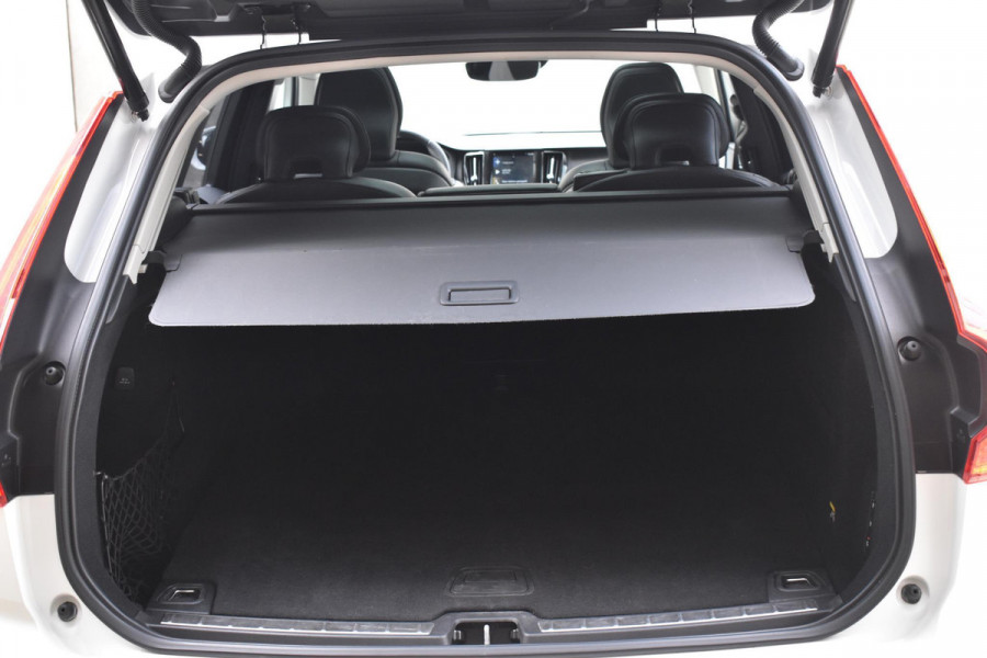 Volvo XC60 T8 390PK Automaat Recharge AWD Inscription / Intellisafe / Panoramadak / head-up display / Camera achter / Donker glas achter