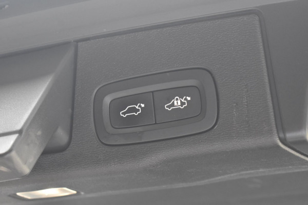 Volvo XC60 T8 390PK Automaat Recharge AWD Inscription / Intellisafe / Panoramadak / head-up display / Camera achter / Donker glas achter