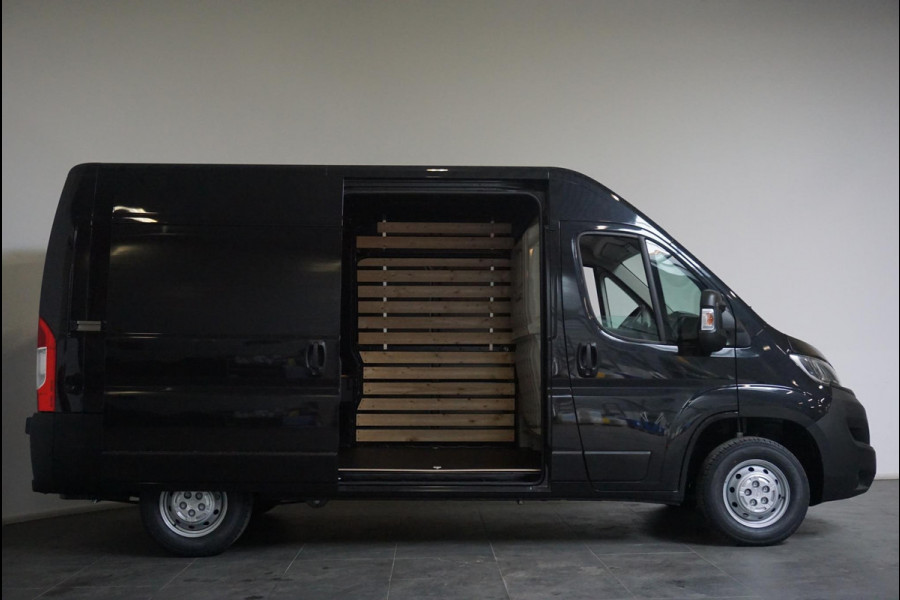 Opel Movano 140pk L2H2 Edition Navi Camera Parkeersensoren Trekhaak Cruise control Airco