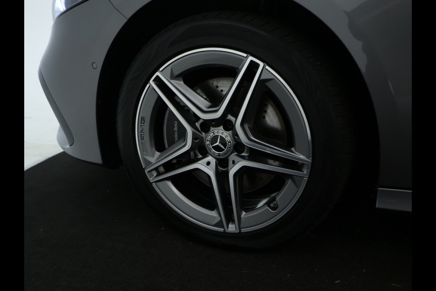 Mercedes-Benz A-Klasse 250 e Star Edition AMG Line | AMG Line | Sfeerverlichting | Achteruitrijcamera | Apple CarPlay | Inclusief 24 maanden MB Certified garantie voor Europa.