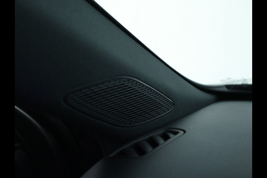 Mercedes-Benz A-Klasse 250 e Star Edition AMG Line | AMG Line | Sfeerverlichting | Achteruitrijcamera | Apple CarPlay | Inclusief 24 maanden MB Certified garantie voor Europa.