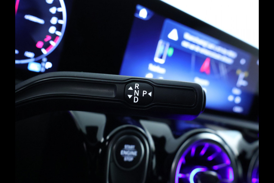 Mercedes-Benz A-Klasse 250 e Star Edition AMG Line | AMG Line | Sfeerverlichting | Achteruitrijcamera | Apple CarPlay | Inclusief 24 maanden MB Certified garantie voor Europa.