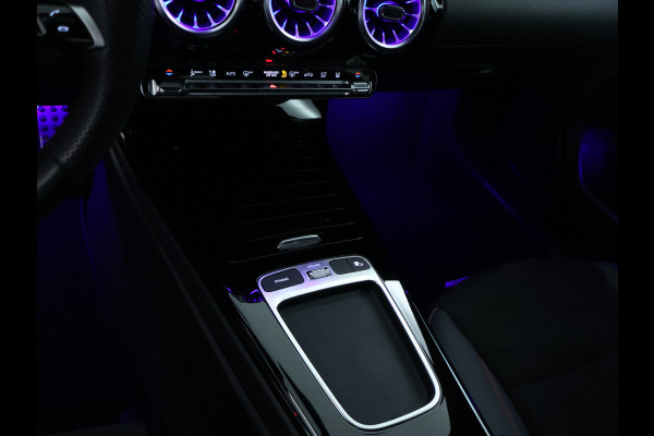 Mercedes-Benz A-Klasse 250 e Star Edition AMG Line | AMG Line | Sfeerverlichting | Achteruitrijcamera | Apple CarPlay | Inclusief 24 maanden MB Certified garantie voor Europa.