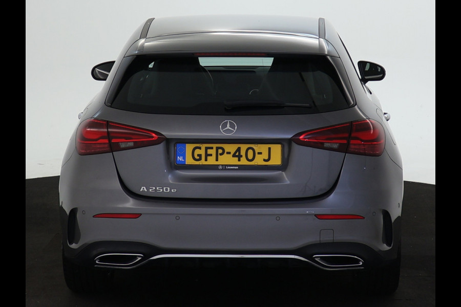 Mercedes-Benz A-Klasse 250 e Star Edition AMG Line | AMG Line | Sfeerverlichting | Achteruitrijcamera | Apple CarPlay | Inclusief 24 maanden MB Certified garantie voor Europa.