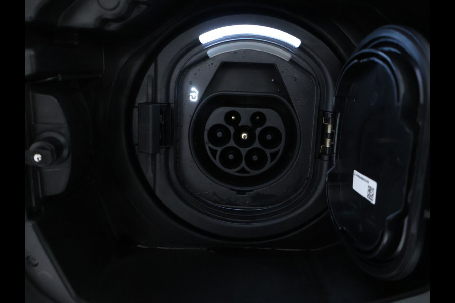 Mercedes-Benz A-Klasse 250 e Star Edition AMG Line | AMG Line | Sfeerverlichting | Achteruitrijcamera | Apple CarPlay | Inclusief 24 maanden MB Certified garantie voor Europa.