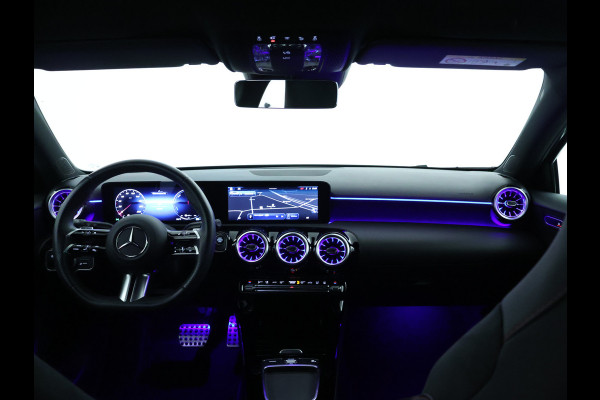 Mercedes-Benz A-Klasse 250 e Star Edition AMG Line | AMG Line | Sfeerverlichting | Achteruitrijcamera | Apple CarPlay | Inclusief 24 maanden MB Certified garantie voor Europa.