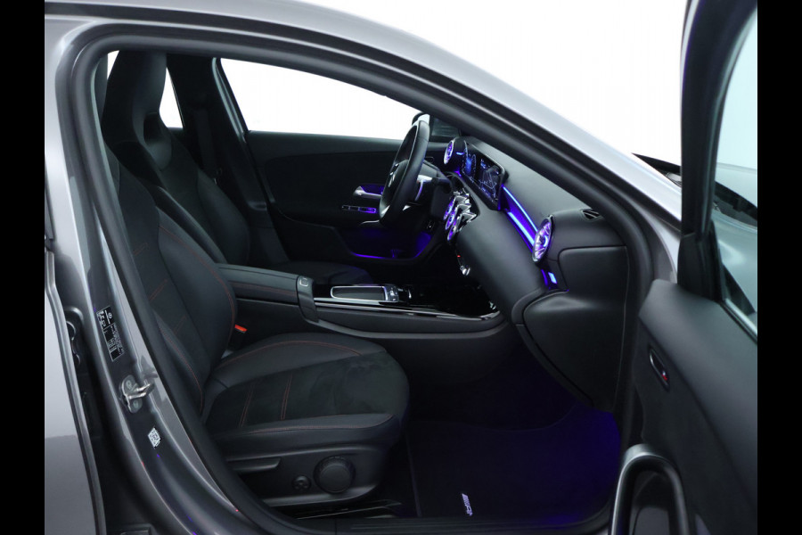 Mercedes-Benz A-Klasse 250 e Star Edition AMG Line | AMG Line | Sfeerverlichting | Achteruitrijcamera | Apple CarPlay | Inclusief 24 maanden MB Certified garantie voor Europa.