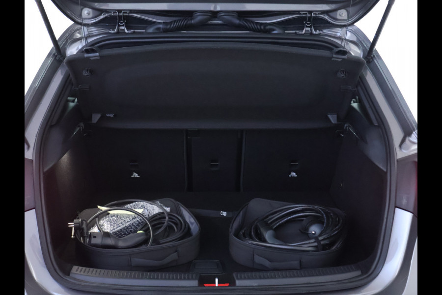 Mercedes-Benz A-Klasse 250 e Star Edition AMG Line | AMG Line | Sfeerverlichting | Achteruitrijcamera | Apple CarPlay | Inclusief 24 maanden MB Certified garantie voor Europa.
