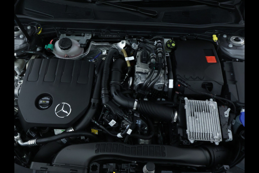 Mercedes-Benz A-Klasse 250 e Star Edition AMG Line | AMG Line | Sfeerverlichting | Achteruitrijcamera | Apple CarPlay | Inclusief 24 maanden MB Certified garantie voor Europa.
