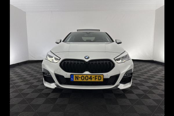 BMW 2 Serie Gran Coupé 220i M-Sportpack Business Edition (INCL-BTW) Aut. *PANO | MICROFIBRE-SPORTSEATS | FULL-LED | DIGI-COCKPIT | CAMERA | NAVI-FULLMAP | HIFI-SOUND | DAB+ | ECC | PDC | CRUISE | CARPLAY | KEYLESS | PRIVACYGLASS | 18"ALU*