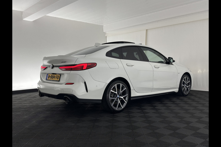 BMW 2 Serie Gran Coupé 220i M-Sportpack Business Edition (INCL-BTW) Aut. *PANO | MICROFIBRE-SPORTSEATS | FULL-LED | DIGI-COCKPIT | CAMERA | NAVI-FULLMAP | HIFI-SOUND | DAB+ | ECC | PDC | CRUISE | CARPLAY | KEYLESS | PRIVACYGLASS | 18"ALU*