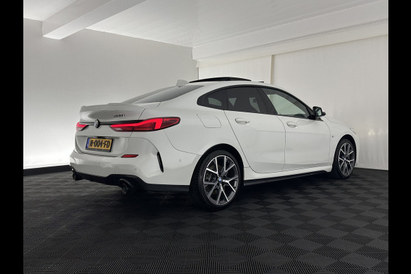 BMW 2 Serie Gran Coupé 220i M-Sportpack Business Edition (INCL-BTW) Aut. *PANO | MICROFIBRE-SPORTSEATS | FULL-LED | DIGI-COCKPIT | CAMERA | NAVI-FULLMAP | HIFI-SOUND | DAB+ | ECC | PDC | CRUISE | CARPLAY | KEYLESS | PRIVACYGLASS | 18"ALU*