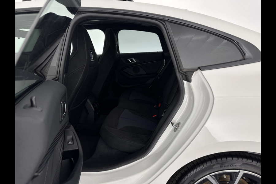 BMW 2 Serie Gran Coupé 220i M-Sportpack Business Edition (INCL-BTW) Aut. *PANO | MICROFIBRE-SPORTSEATS | FULL-LED | DIGI-COCKPIT | CAMERA | NAVI-FULLMAP | HIFI-SOUND | DAB+ | ECC | PDC | CRUISE | CARPLAY | KEYLESS | PRIVACYGLASS | 18"ALU*