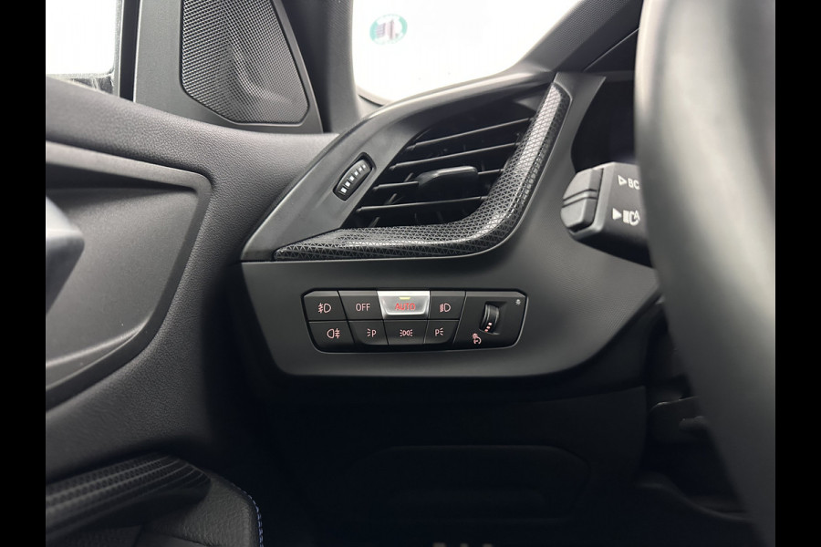 BMW 2 Serie Gran Coupé 220i M-Sportpack Business Edition (INCL-BTW) Aut. *PANO | MICROFIBRE-SPORTSEATS | FULL-LED | DIGI-COCKPIT | CAMERA | NAVI-FULLMAP | HIFI-SOUND | DAB+ | ECC | PDC | CRUISE | CARPLAY | KEYLESS | PRIVACYGLASS | 18"ALU*