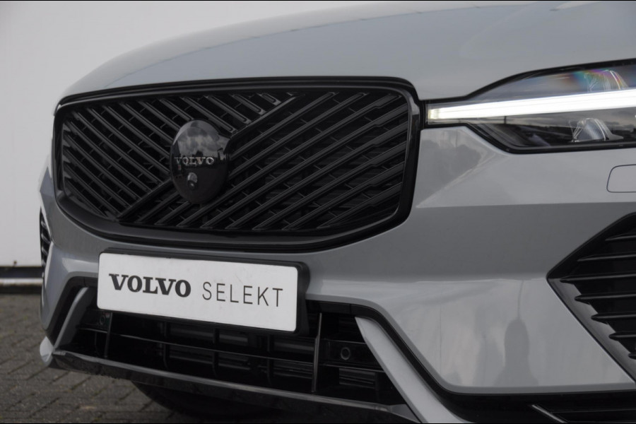 Volvo XC60 T8 455PK Facelift AWD Plus Black Edition Head up display / Luchtvering / Trekhaak / Apple Carplay / Adaptive cruise control / Panorama dak / Sportstoelen / Elektrisch bedienbare bestuurderstoel met geheugen / Keyless Entry / Elektrische achterklep