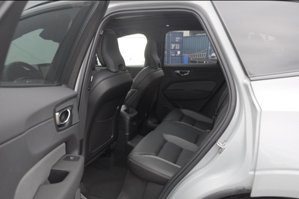 Volvo XC60 T8 455PK Facelift AWD Plus Black Edition Head up display / Luchtvering / Trekhaak / Apple Carplay / Adaptive cruise control / Panorama dak / Sportstoelen / Elektrisch bedienbare bestuurderstoel met geheugen / Keyless Entry / Elektrische achterklep