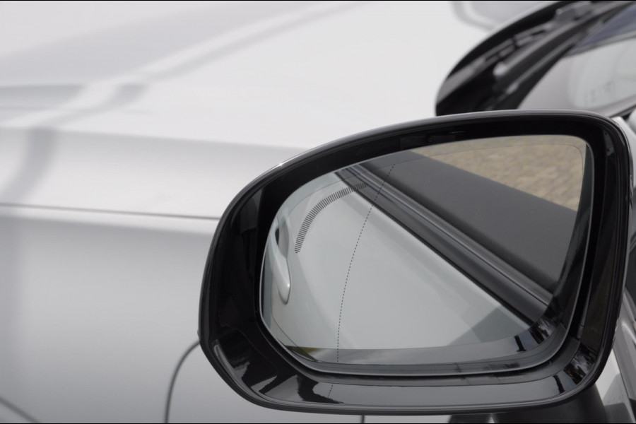 Volvo XC60 T8 455PK Facelift AWD Plus Black Edition Head up display / Luchtvering / Trekhaak / Apple Carplay / Adaptive cruise control / Panorama dak / Sportstoelen / Elektrisch bedienbare bestuurderstoel met geheugen / Keyless Entry / Elektrische achterklep