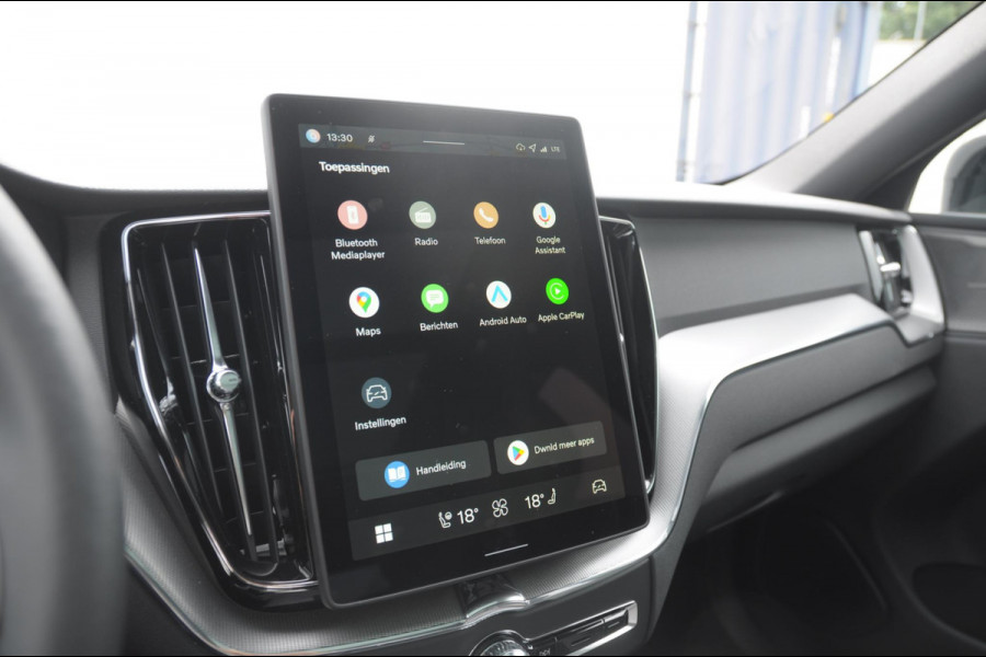 Volvo XC60 T8 455PK Facelift AWD Plus Black Edition Head up display / Luchtvering / Trekhaak / Apple Carplay / Adaptive cruise control / Panorama dak / Sportstoelen / Elektrisch bedienbare bestuurderstoel met geheugen / Keyless Entry / Elektrische achterklep