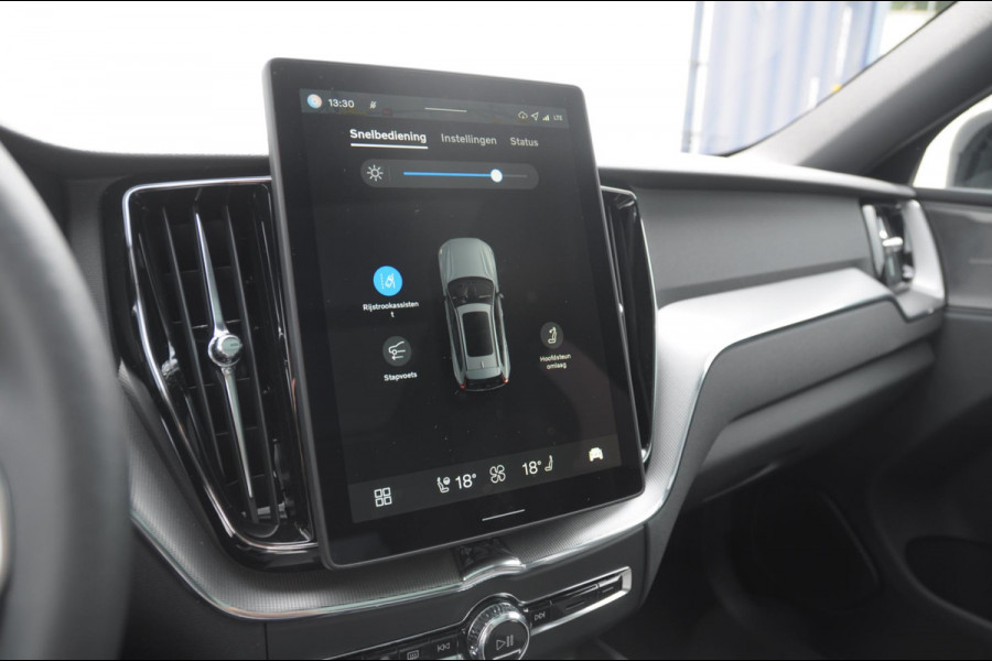 Volvo XC60 T8 455PK Facelift AWD Plus Black Edition Head up display / Luchtvering / Trekhaak / Apple Carplay / Adaptive cruise control / Panorama dak / Sportstoelen / Elektrisch bedienbare bestuurderstoel met geheugen / Keyless Entry / Elektrische achterklep