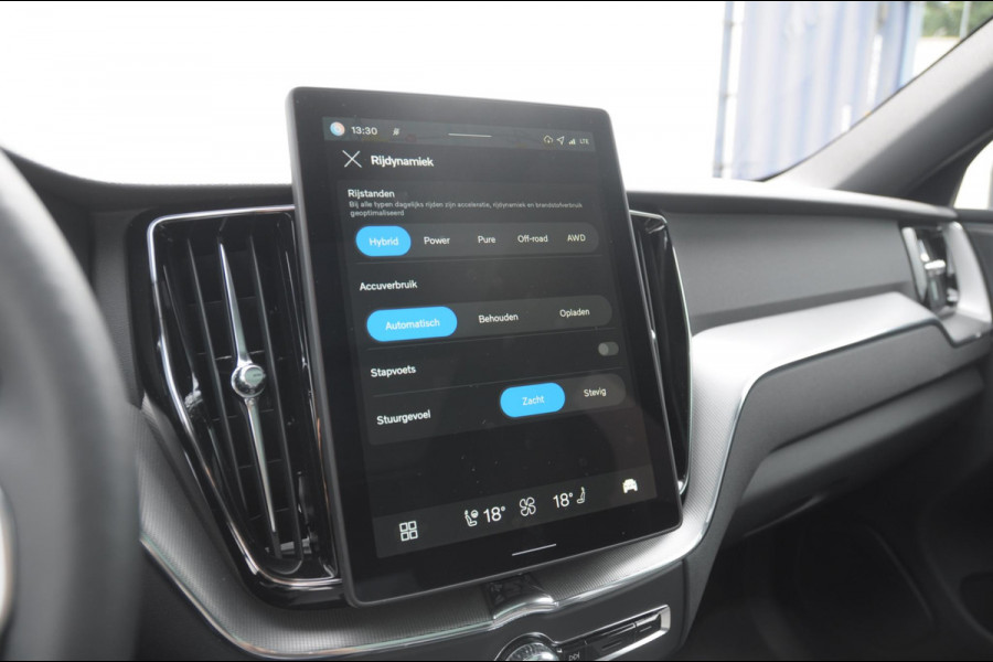 Volvo XC60 T8 455PK Facelift AWD Plus Black Edition Head up display / Luchtvering / Trekhaak / Apple Carplay / Adaptive cruise control / Panorama dak / Sportstoelen / Elektrisch bedienbare bestuurderstoel met geheugen / Keyless Entry / Elektrische achterklep