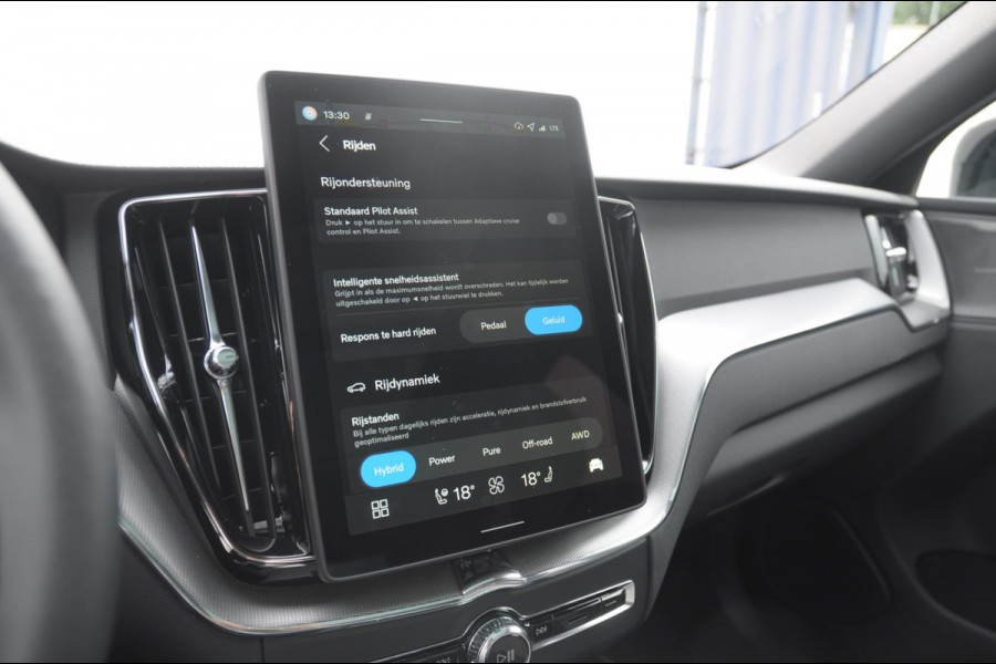 Volvo XC60 T8 455PK Facelift AWD Plus Black Edition Head up display / Luchtvering / Trekhaak / Apple Carplay / Adaptive cruise control / Panorama dak / Sportstoelen / Elektrisch bedienbare bestuurderstoel met geheugen / Keyless Entry / Elektrische achterklep