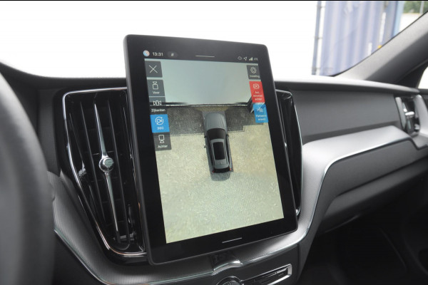 Volvo XC60 T8 455PK Facelift AWD Plus Black Edition Head up display / Luchtvering / Trekhaak / Apple Carplay / Adaptive cruise control / Panorama dak / Sportstoelen / Elektrisch bedienbare bestuurderstoel met geheugen / Keyless Entry / Elektrische achterklep