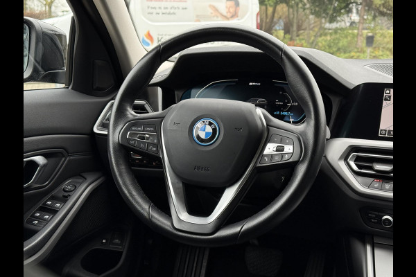 BMW 3 Serie Touring 320e Aut. Hybrid Executive Business | Leder Sport | Trekhaak | BMW Laser |