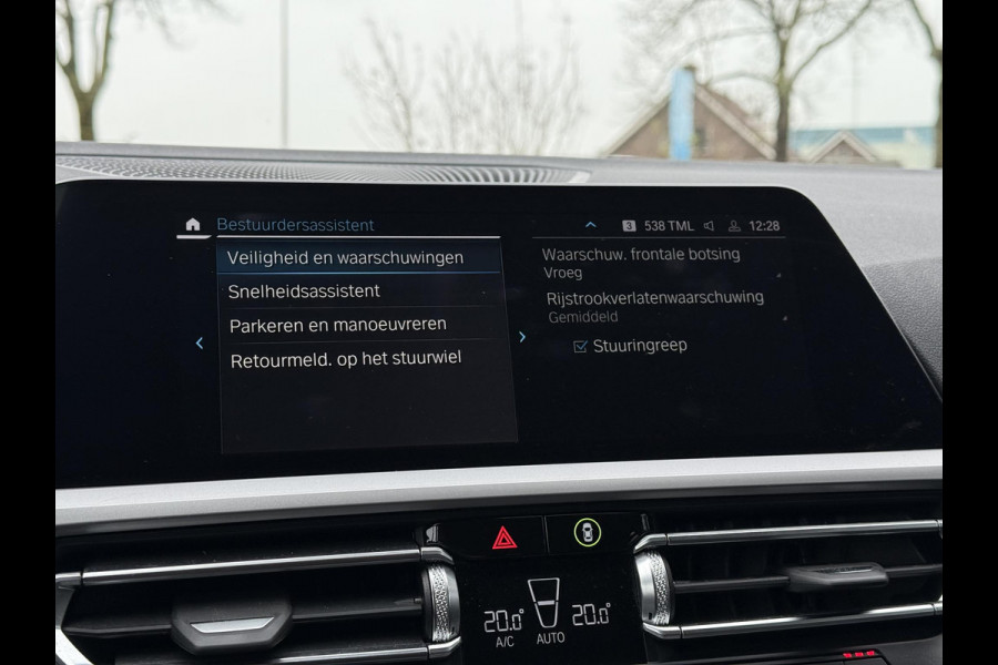 BMW 3 Serie Touring 320e Aut. Hybrid Executive Business | Leder Sport | Trekhaak | BMW Laser |