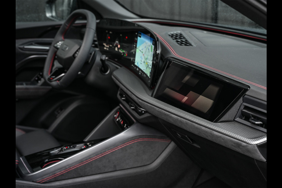 Audi Q5 Sportback 2.0 TFSI e-hybrid quattro S edition Competition 368pk | Luchtvering S-Seats | Panoramadak | Trekhaak | Digital Oled |