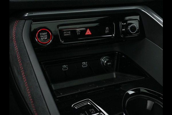 Audi Q5 Sportback 2.0 TFSI e-hybrid quattro S edition Competition 368pk | Luchtvering S-Seats | Panoramadak | Trekhaak | Digital Oled |