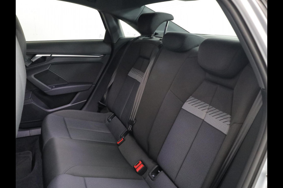 Audi A3 Limousine 30 TFSI Advanced edition 110 pk S-tronic | Navigatie | Parkeersensoren (Park assist) | Apple Carplay/Android Auto | Stoelverwarming |